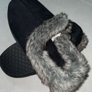 Dearforms Women’s black slippers Size 8